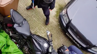 Brazen bike thieves attempt to steal bike as owner watches